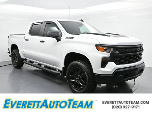 Used 2025 Chevrolet Silverado 1500 Custom Trail Boss w/ Turbomax Blackout Package AWD/4WD image 1