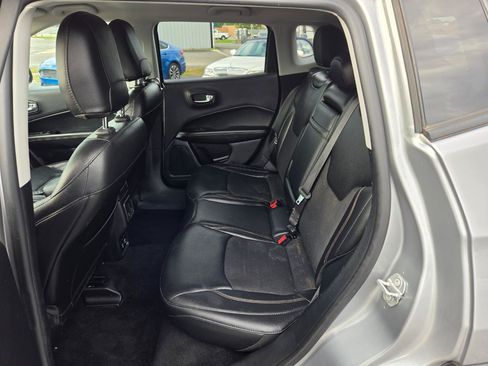 Used 2018 Jeep Compass Latitude w/ Popular Equipment Group AWD/4WD image 10