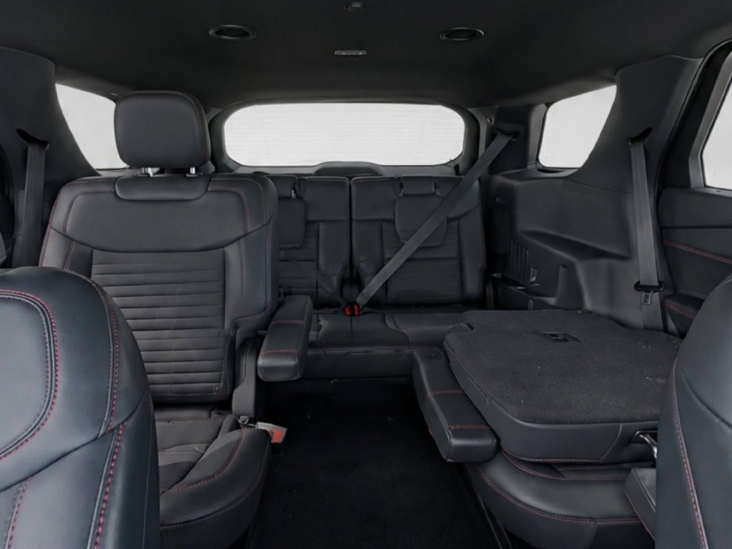 Used 2025 Ford Explorer ST-Line w/ Premium Package RWD image 22