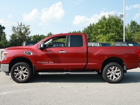 Used 2018 Nissan Titan SV w/ SV Convenience Package AWD/4WD image 5