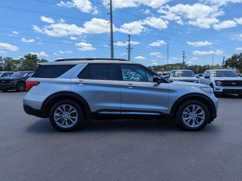 Certified 2023 Ford Explorer XLT w/ Equipment Group 202A RWD image 3