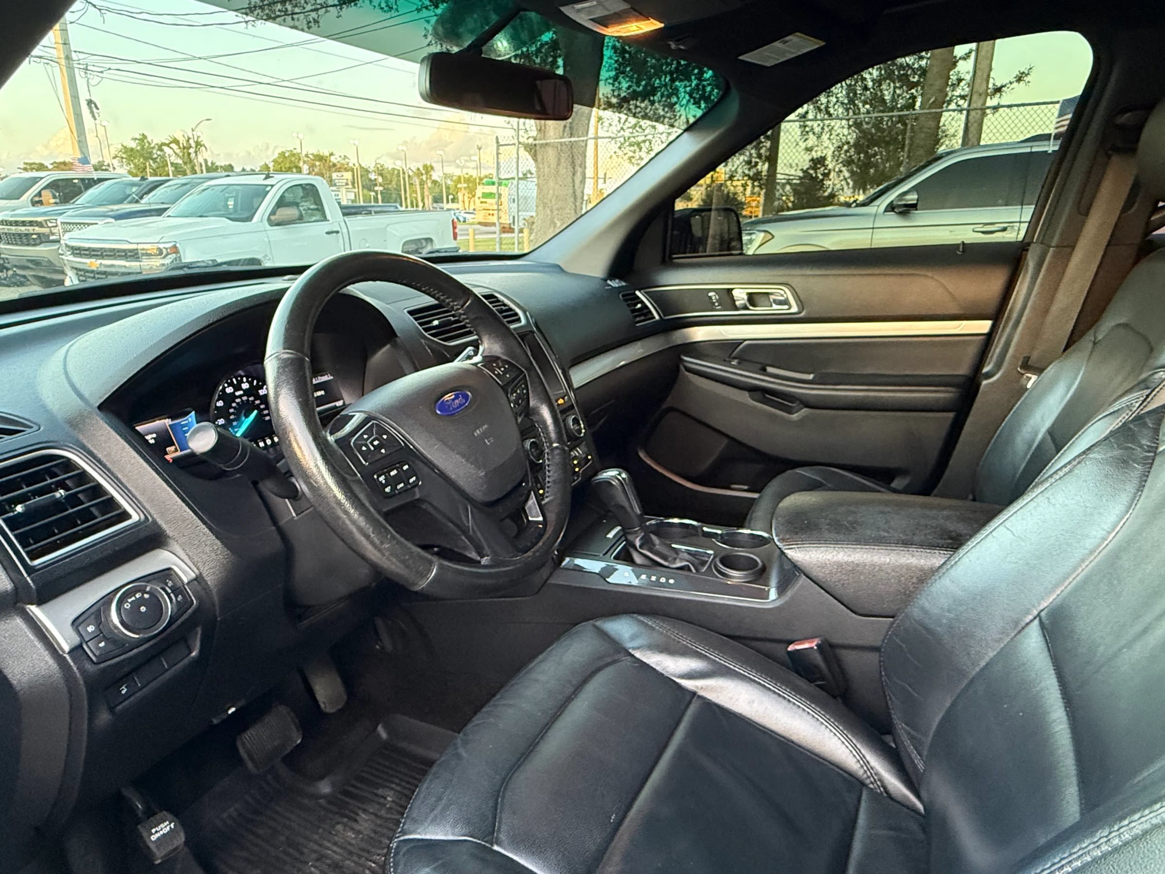 Used 2017 Ford Explorer XLT w/ Equipment Group 202A FWD image 12