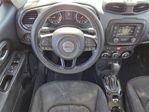 Certified 2017 Jeep Renegade Altitude w/ Advanced Technology Group image 13