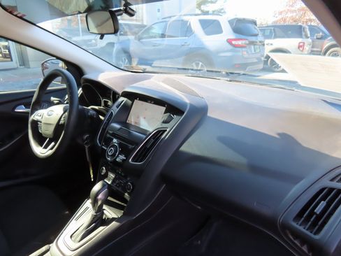 Used 2017 Ford Focus SEL image 13