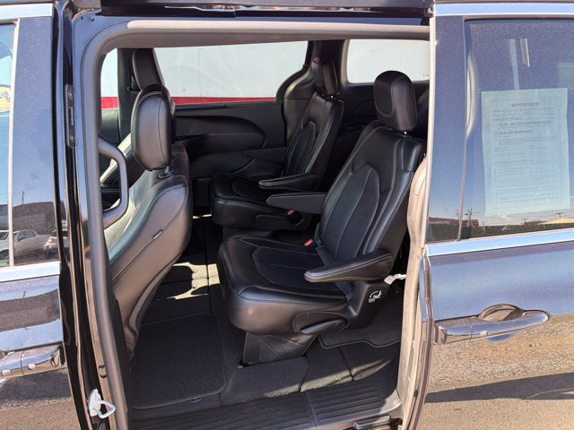Used 2025 Chrysler Pacifica Select FWD image 7
