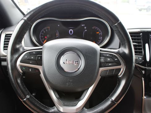 Used 2020 Jeep Grand Cherokee Altitude AWD/4WD image 12