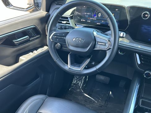Used 2025 Chevrolet Tahoe Z71 AWD/4WD image 17