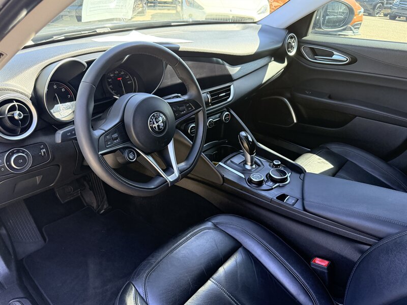 Used 2018 Alfa Romeo Giulia AWD image 9