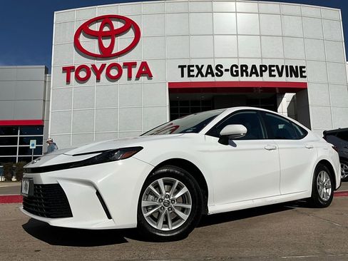 Used 2025 Toyota Camry LE image 2