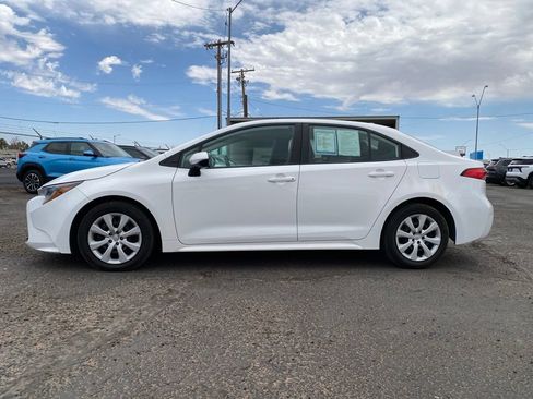 Used 2024 Toyota Corolla LE FWD image 3