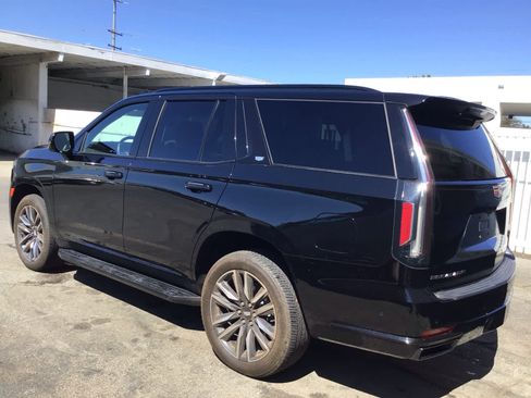 Used 2024 Cadillac Escalade Sport AWD/4WD image 2