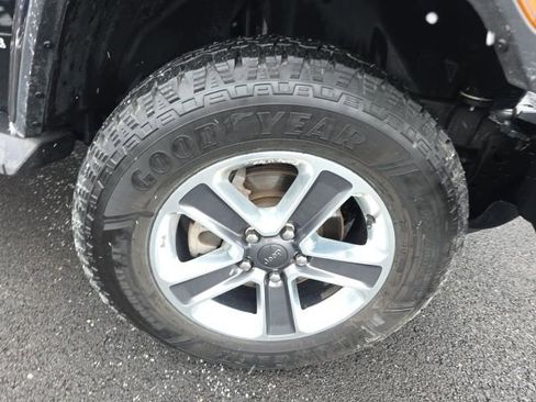 Used 2020 Jeep Wrangler Unlimited Sahara image 25