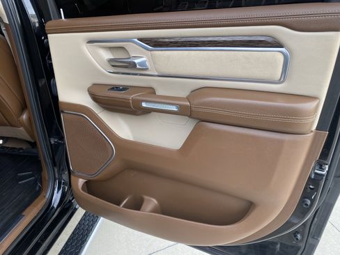 Used 2019 RAM 1500 Laramie image 12
