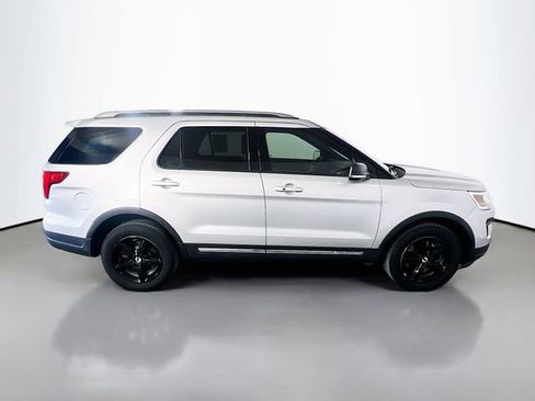 Used 2019 Ford Explorer XLT w/ Equipment Group 201A FWD image 9