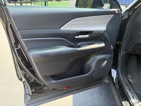 Used 2024 Toyota Grand Highlander FWD image 16