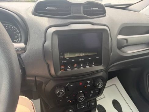 Used 2023 Jeep Renegade Latitude AWD/4WD image 25