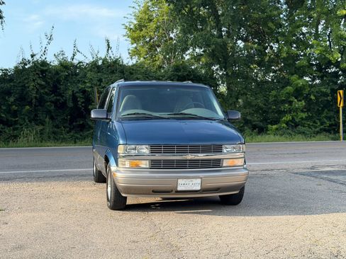 Used 2002 Chevrolet Astro RWD image 8