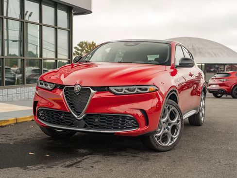 Used 2024 Alfa Romeo Tonale Ti image 2