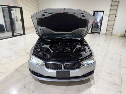 Used 2019 BMW 530i w/ Convenience Package RWD image 4