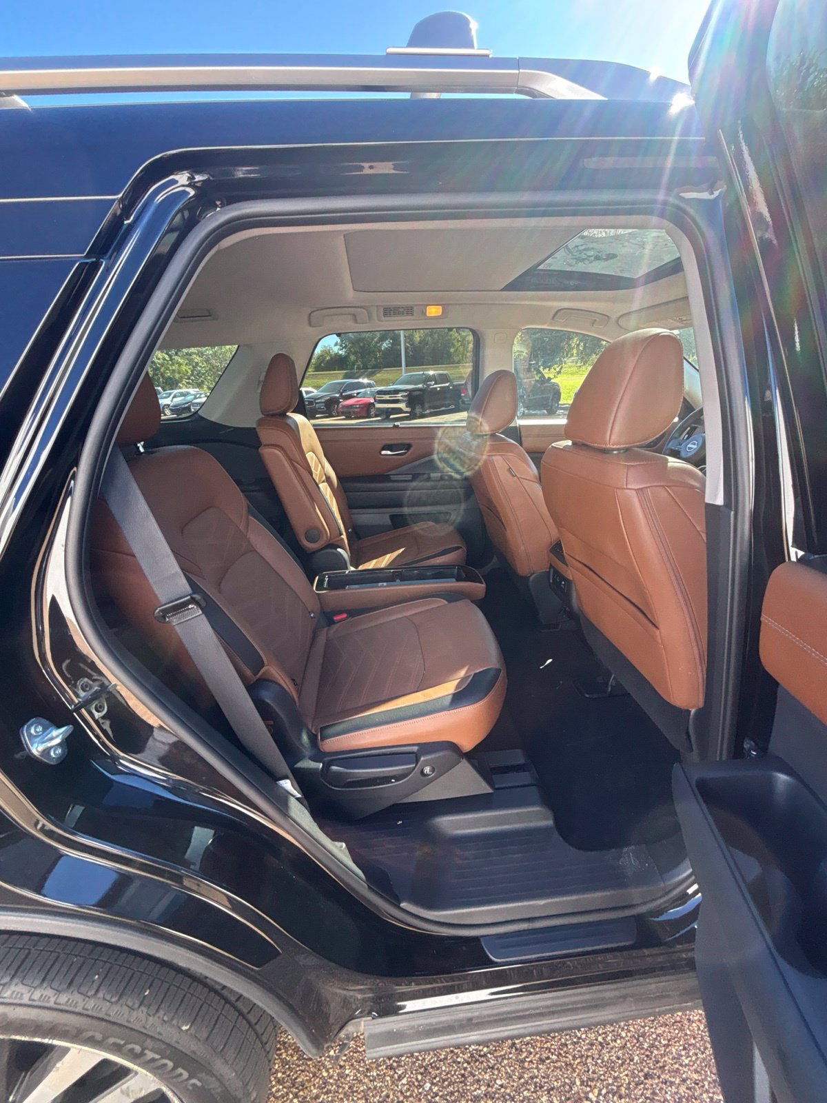 Used 2024 Nissan Pathfinder Platinum FWD image 15