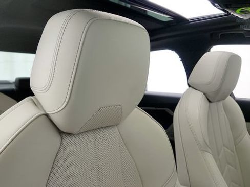 Used 2027 BMW 530i w/ M Sport Package RWD image 34