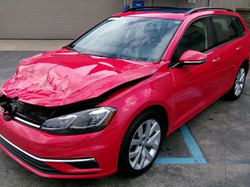 Used 2019 Volkswagen Golf S FWD image 4