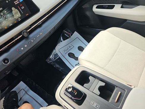 Used 2023 Nissan Ariya FWD image 28