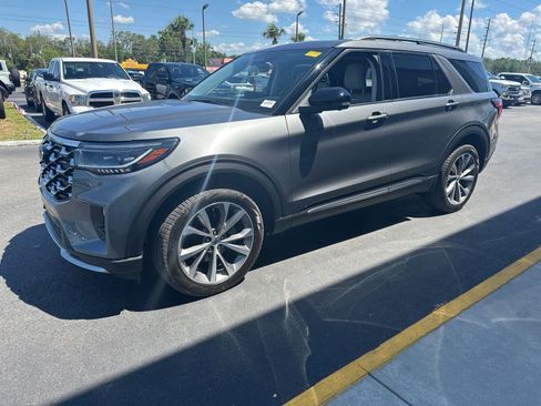 Certified 2025 Ford Explorer Platinum w/ Ultimate Package AWD/4WD image 7
