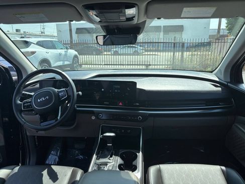Used 2026 Kia Carnival FWD image 35