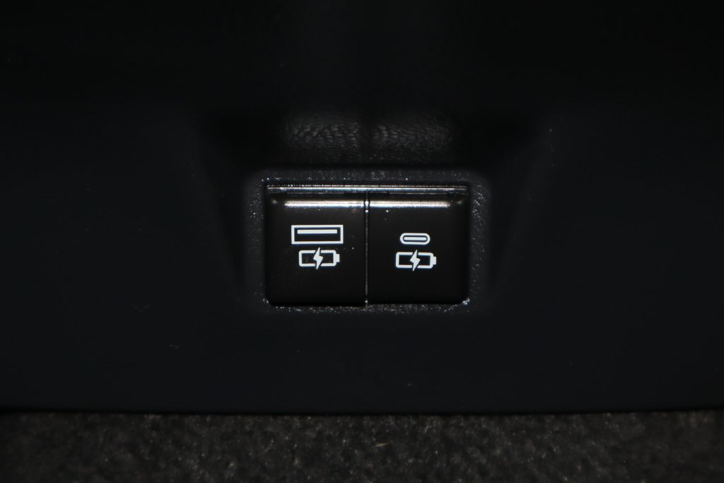 Used 2025 Toyota Camry SE FWD image 36