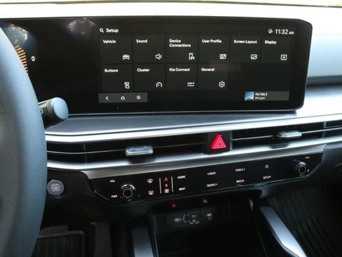 New 2025 Kia Sorento LX FWD image 8