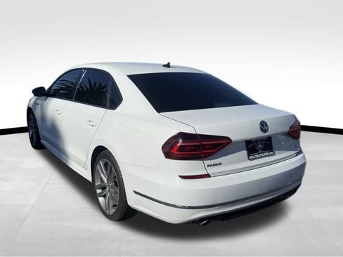 Used 2018 Volkswagen Passat 2.0T R-Line w/ R-Line Lighting Package image 4