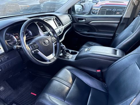 Used 2018 Toyota Highlander SE FWD image 22