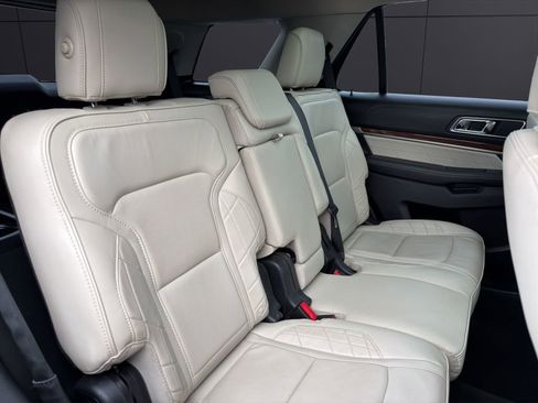 Used 2018 Ford Explorer Platinum image 20