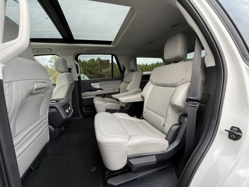 Used 2025 Ford Expedition Active image 22