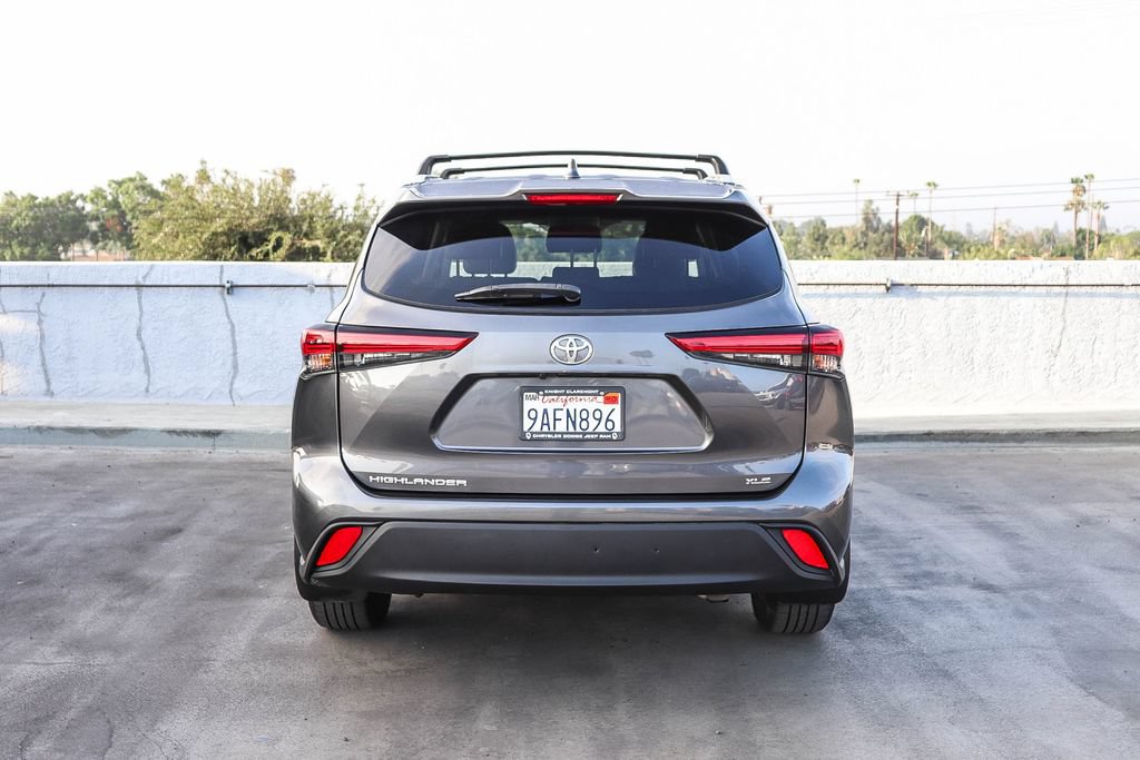 Used 2022 Toyota Highlander XLE FWD image 8