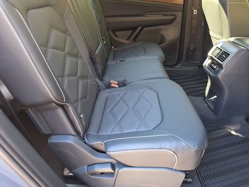 Used 2026 Volkswagen Atlas SE FWD image 27