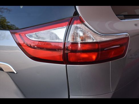 Used 2018 Toyota Sienna Limited Premium w/ Preferred Accessory Package FWD image 54