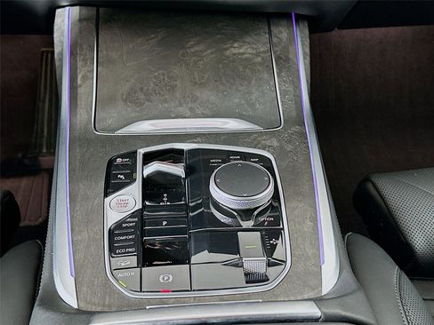 Used 2023 BMW X7 xDrive40i w/ Premium Package image 17