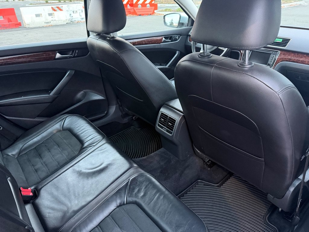 Used 2013 Volkswagen Passat 2.5 SEL Premium FWD image 13