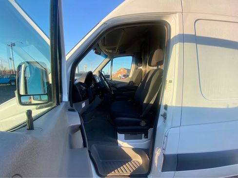 Used 2015 Freightliner Sprinter 2500 image 10