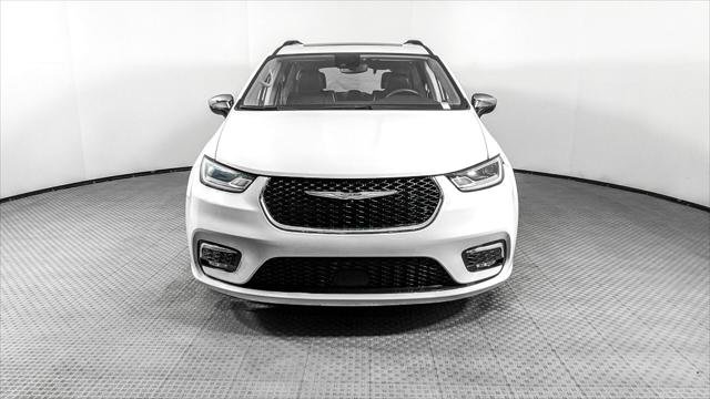 Used 2023 Chrysler Pacifica Limited FWD image 12