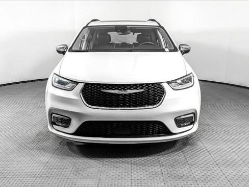 Used 2023 Chrysler Pacifica Limited FWD image 12