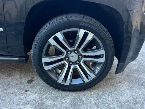 Used 2020 GMC Yukon XL Denali w/ Denali Premium Package image 40