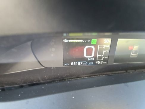 Used 2022 Toyota Prius LE image 12