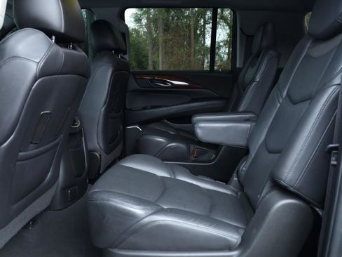 Used 2019 Cadillac Escalade ESV Luxury image 14