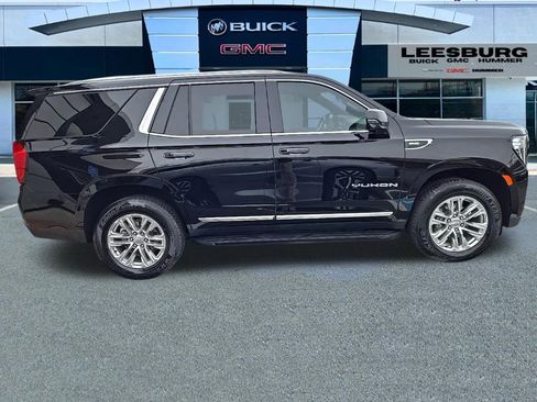 Used 2023 GMC Yukon SLT w/ SLT Premium Package image 8
