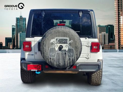 Used 2022 Jeep Wrangler Unlimited Sahara w/ Cold Weather Group AWD/4WD image 5