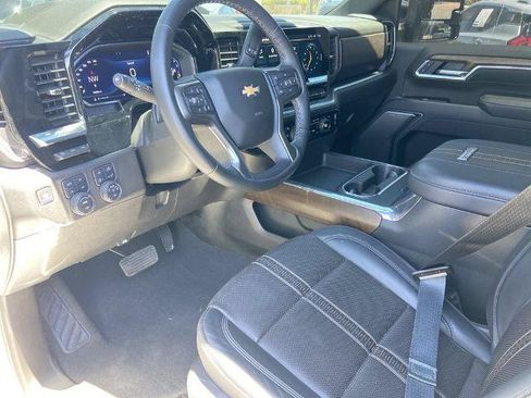 Used 2025 Chevrolet Silverado 2500 High Country w/ Technology Package AWD/4WD image 6