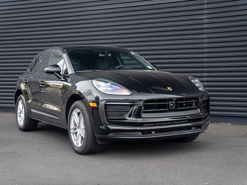 Certified 2026 Porsche Macan AWD/4WD image 26